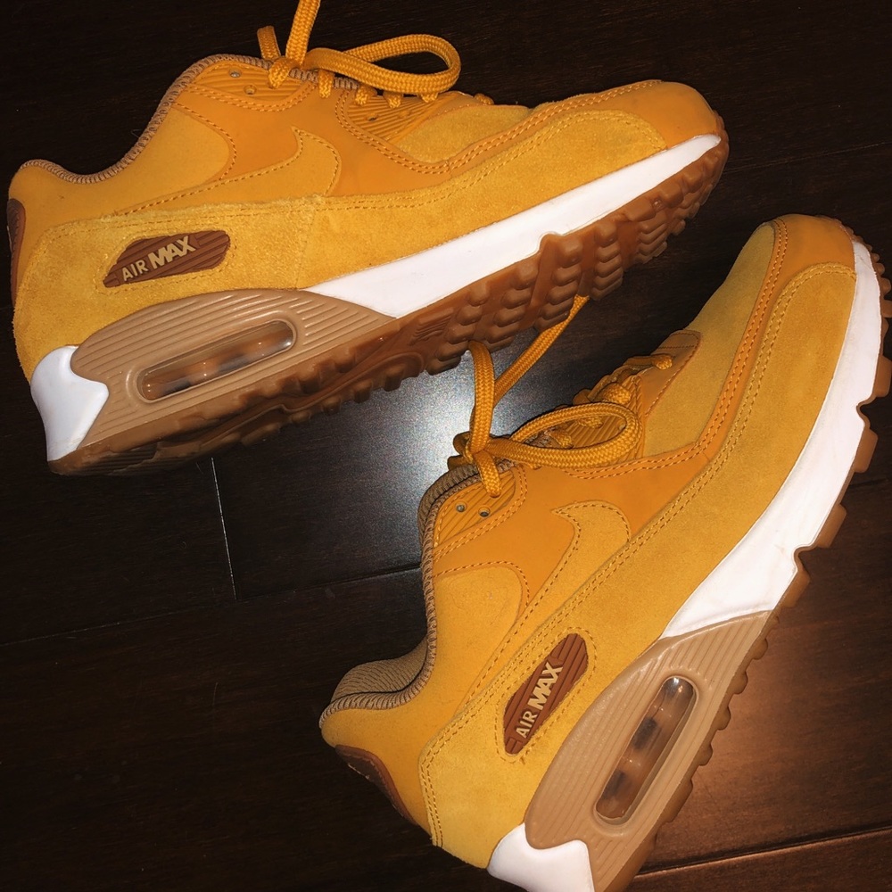 NIKE AIR MAX